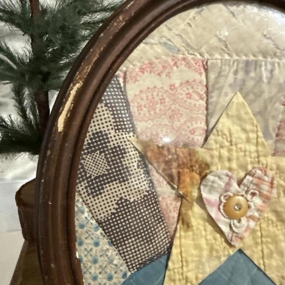 Small Framed Antique Country Quilt Fragment Wood Frame Oval Star Heart Cottage - Picture 3 of 9